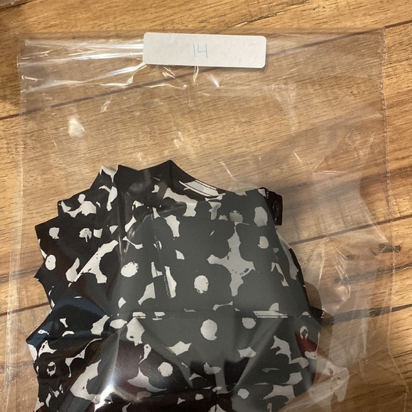 Cabi Black and White Dressy Tank Top Size Medium - Picture 10 of 10